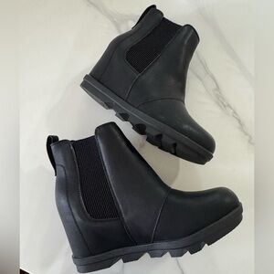 Women’s wedge bootie size 8